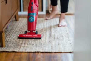Read more about the article How to Use a Vacuum Cleaner | 8 Easy Steps