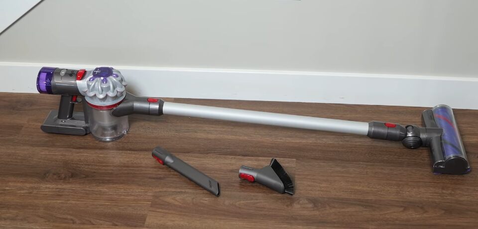 Read more about the article Dyson V7 Vacuum Cleaner Review : Best for Pets & Small Homes
