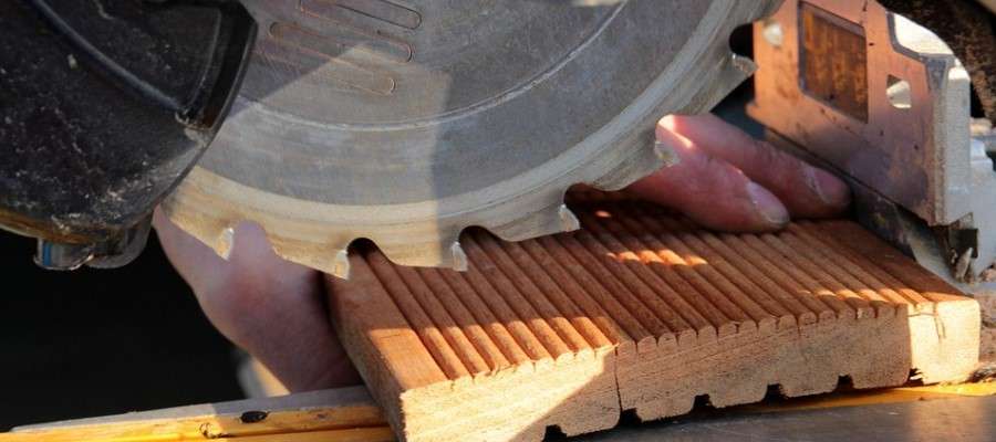 You are currently viewing How to Use a Circular Saw Without a Table | 9 Easy Steps