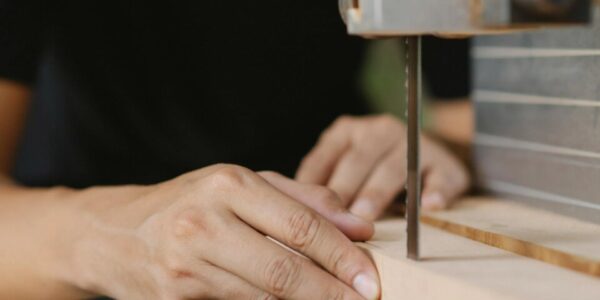 Ultimate Table Saw Safety Tips & Maintenance Guide 2025