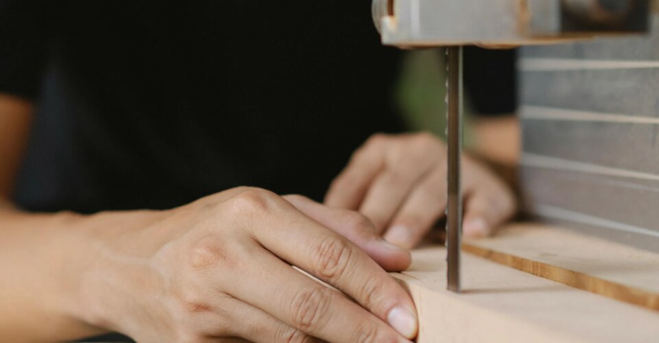 Read more about the article Ultimate Table Saw Safety Tips & Maintenance Guide 2025